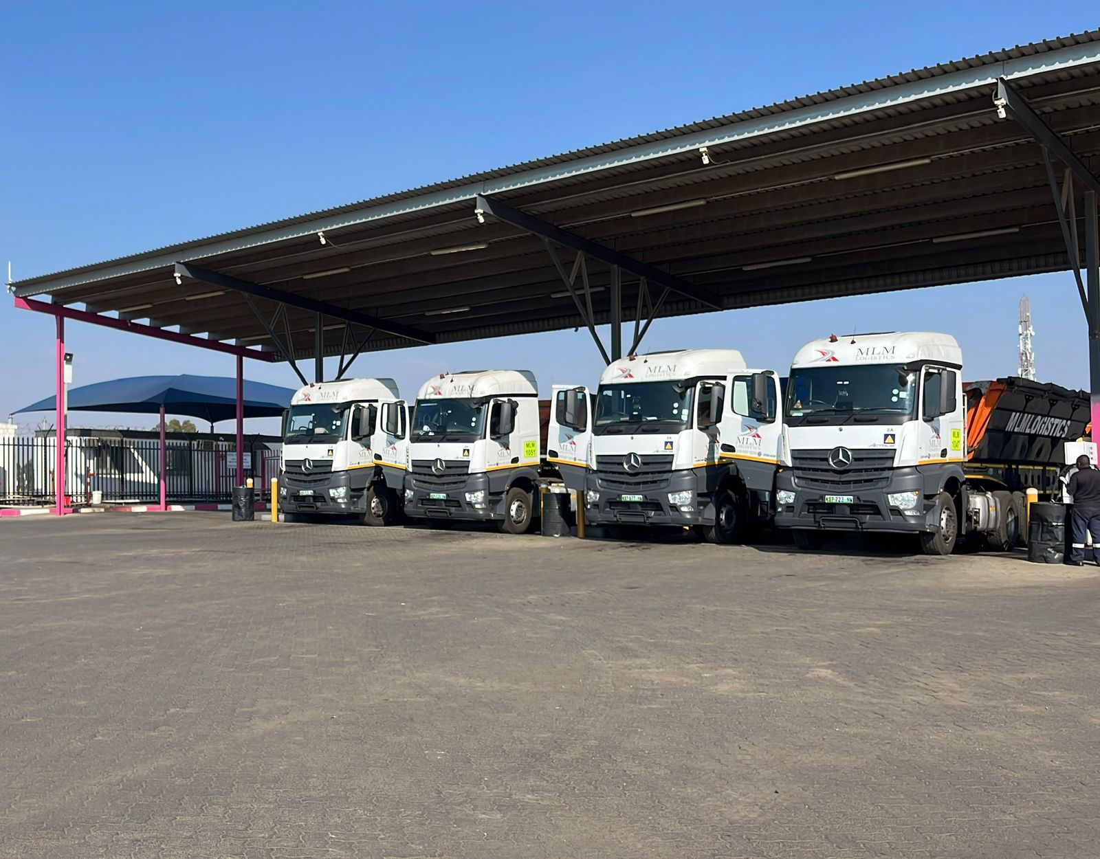 R21 Truck Stop Logo